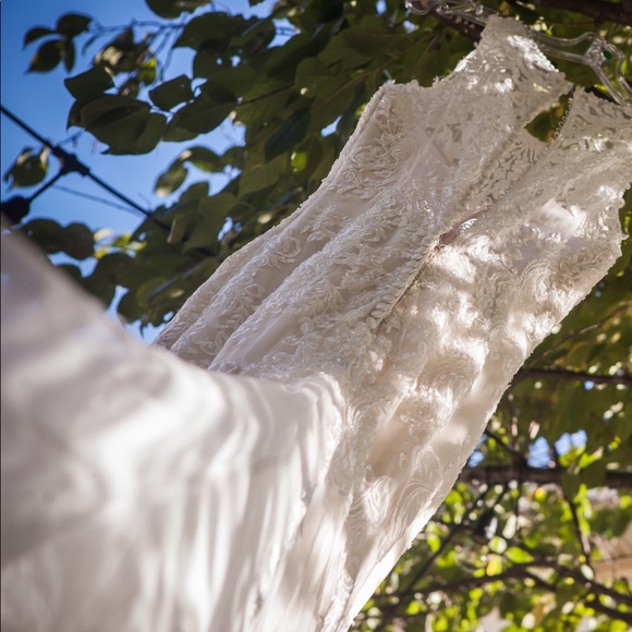 Wedding dress - Picture 7 of 8